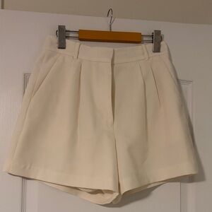 Abercrombie pleated dress shorts - size 27/4